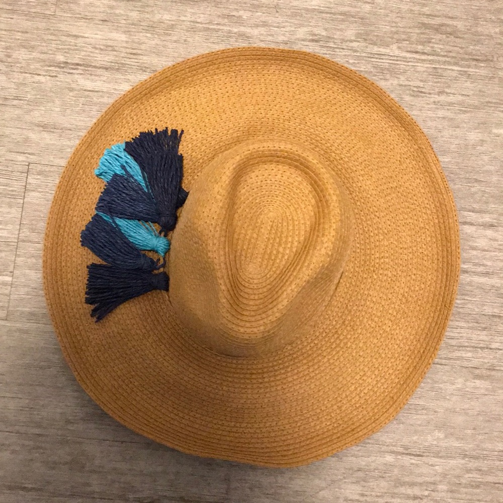 Wide brim sun hat with bangles